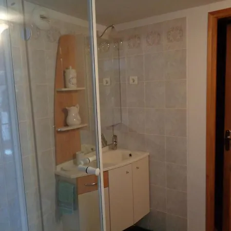 Les Dessous De La Grange