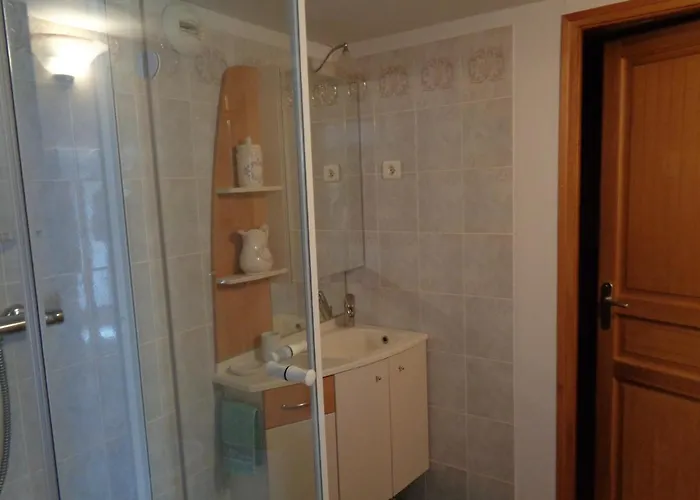 Les Dessous De La Grange